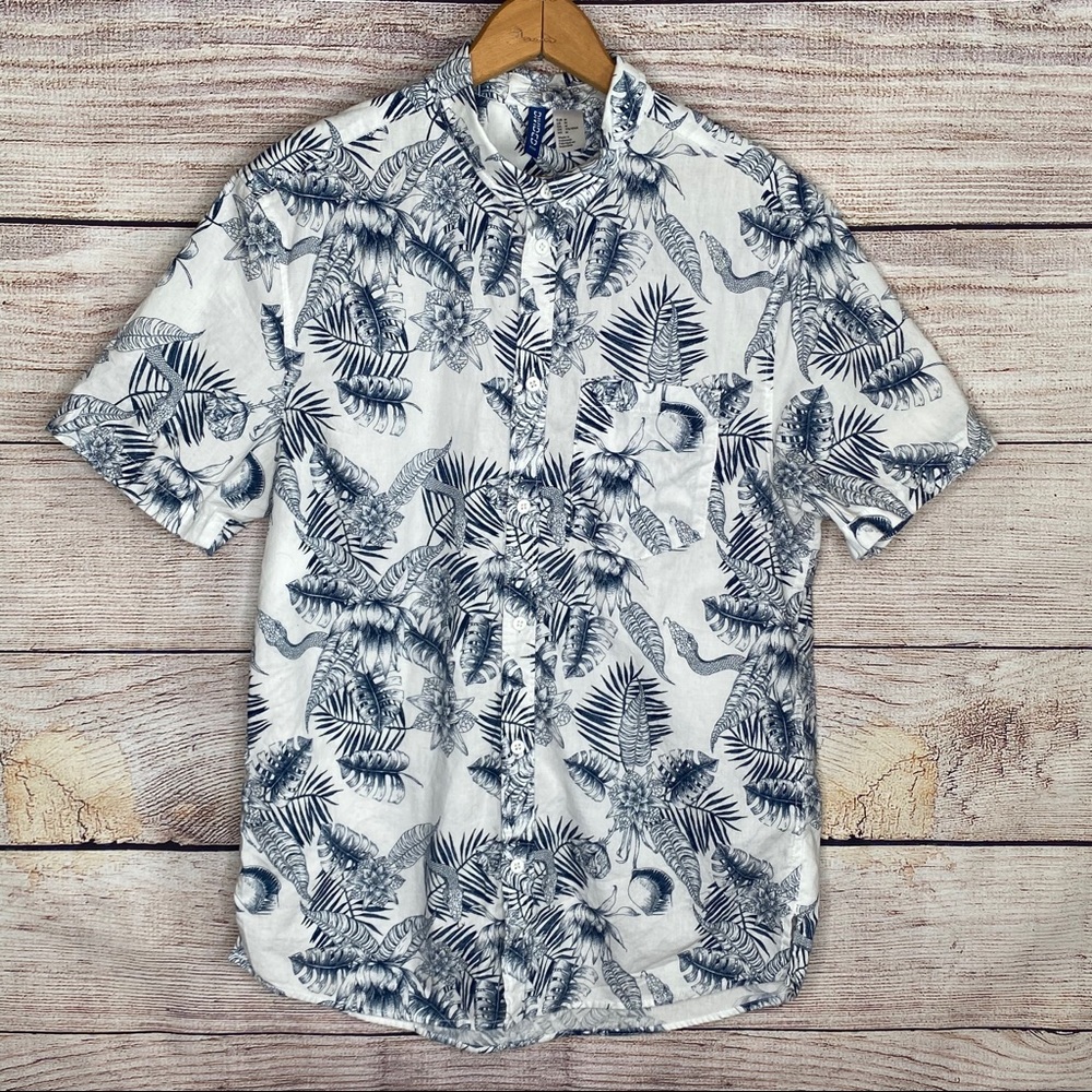 Divided Short Sleeve Button Down Hawaiian Shirt